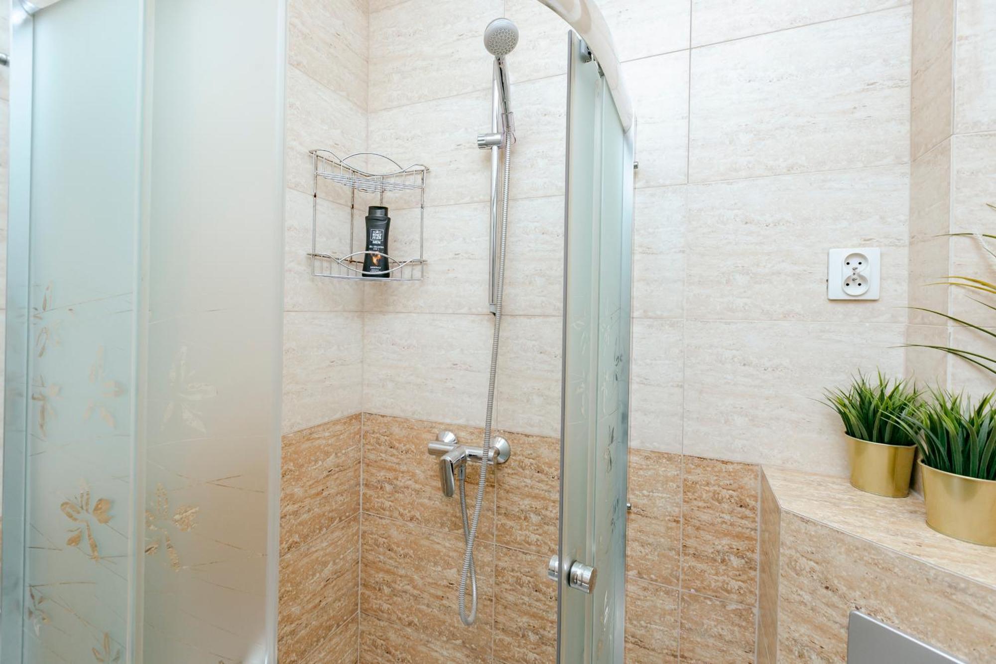 Plac Konstytucji 6 Orange - Apartament Dla 4 Osob - Bezplatny Parking - Free Parking - Piekny Widok Na Panorame Warszawy Varsavia Esterno foto