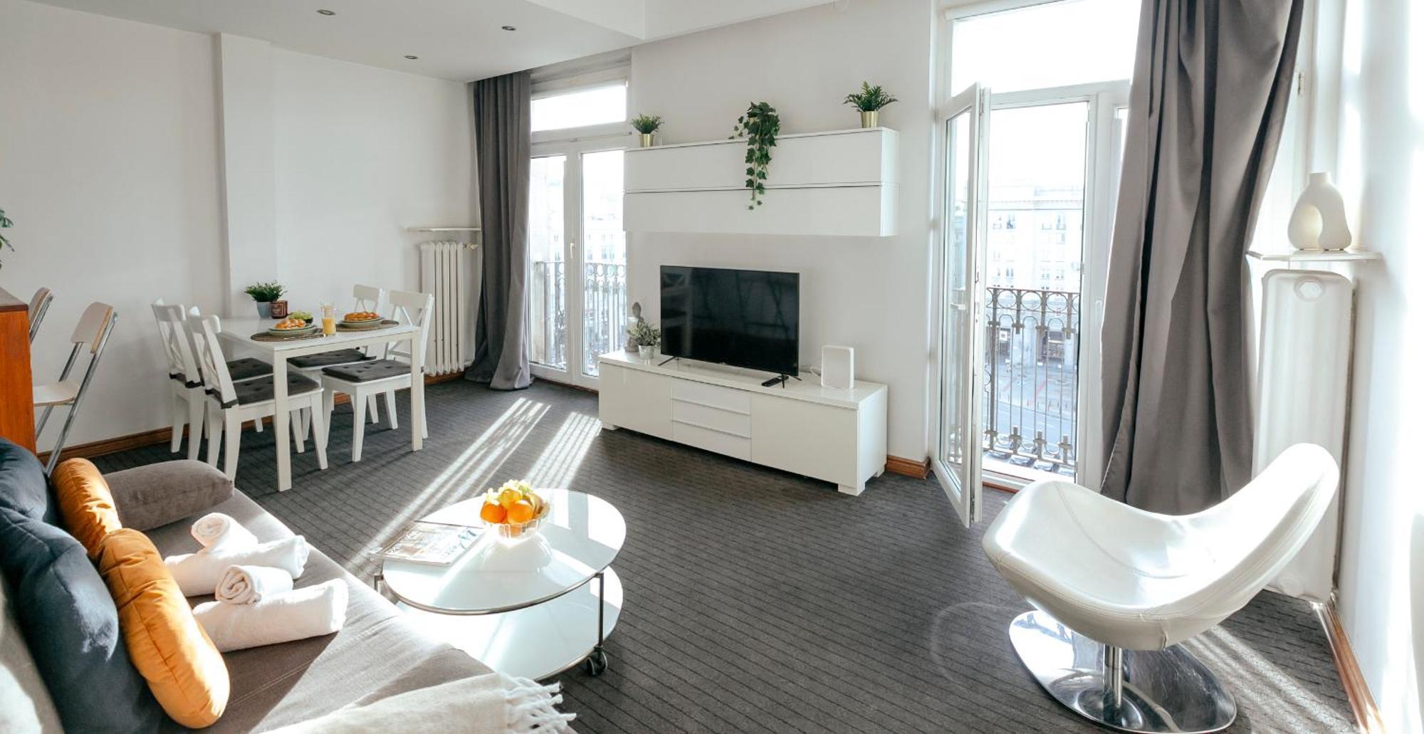 Plac Konstytucji 6 Orange - Apartament Dla 4 Osob - Bezplatny Parking - Free Parking - Piekny Widok Na Panorame Warszawy Varsavia Esterno foto