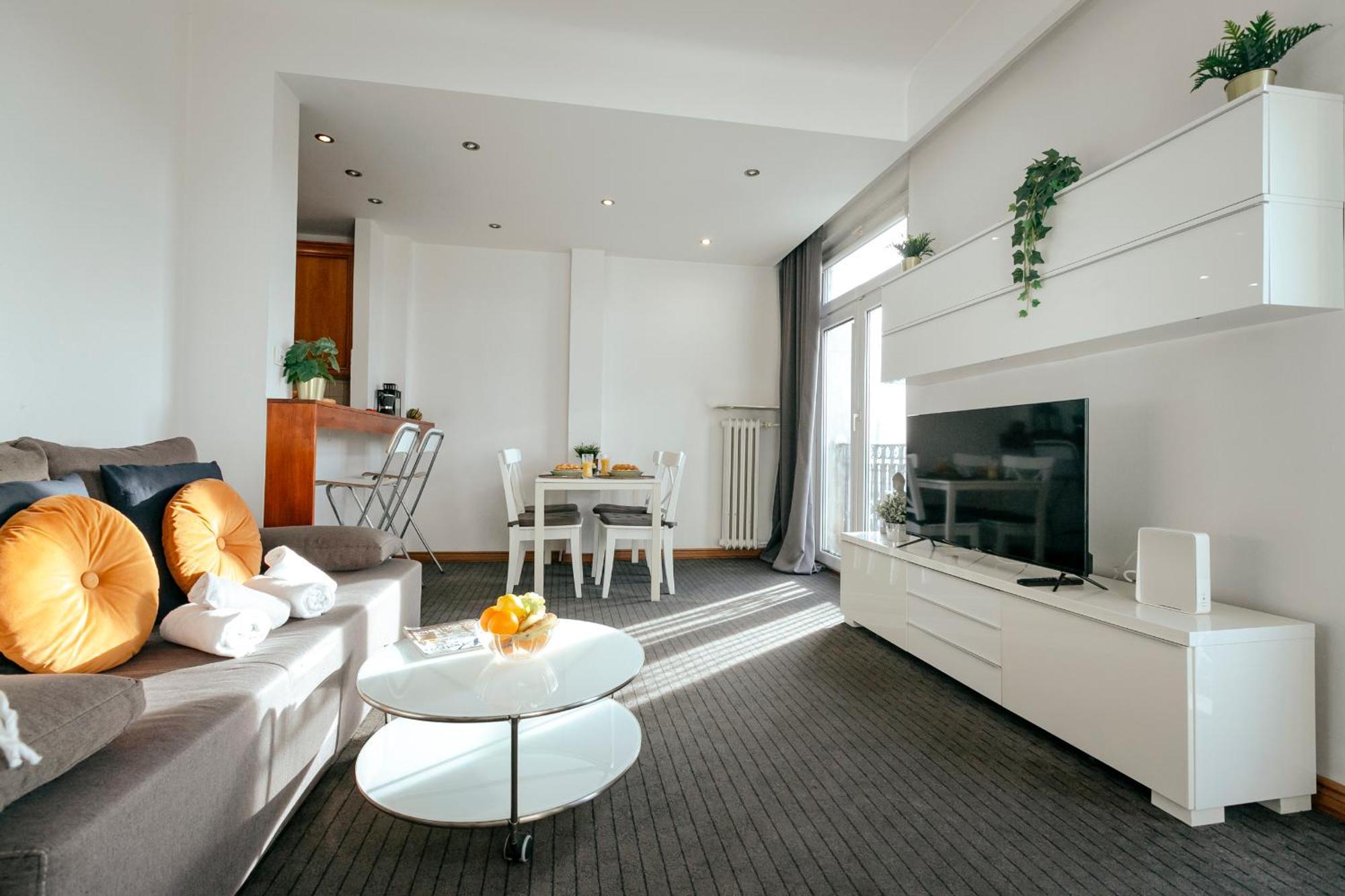 Plac Konstytucji 6 Orange - Apartament Dla 4 Osob - Bezplatny Parking - Free Parking - Piekny Widok Na Panorame Warszawy Varsavia Esterno foto